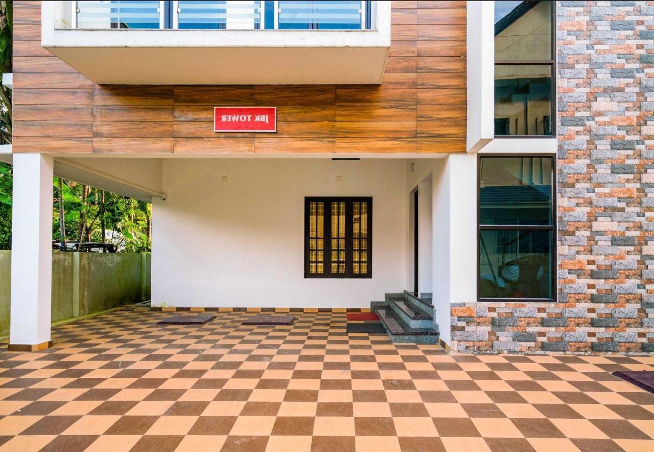 Hotel O Thykoodam Apartments Kochi Exterior photo
