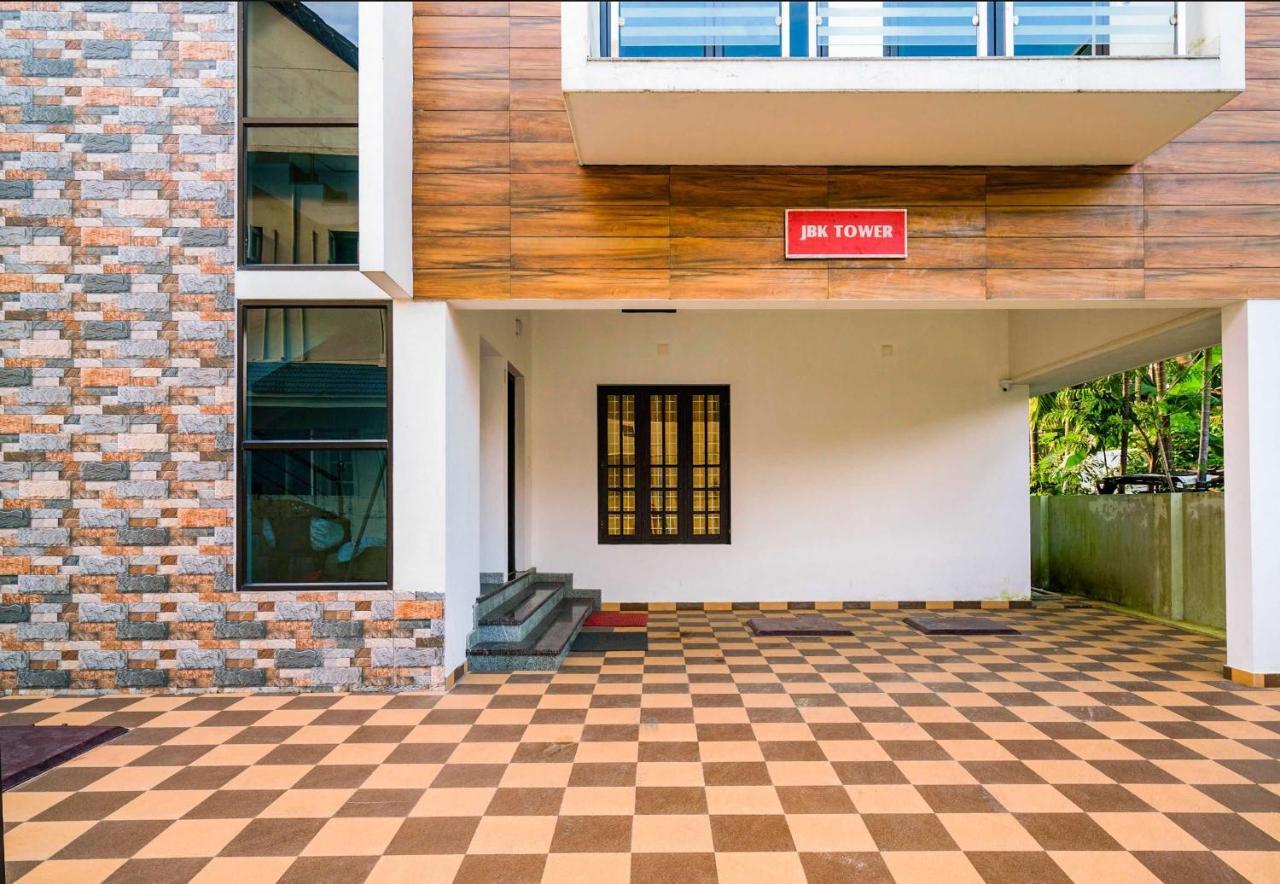 Hotel O Thykoodam Apartments Kochi Exterior photo