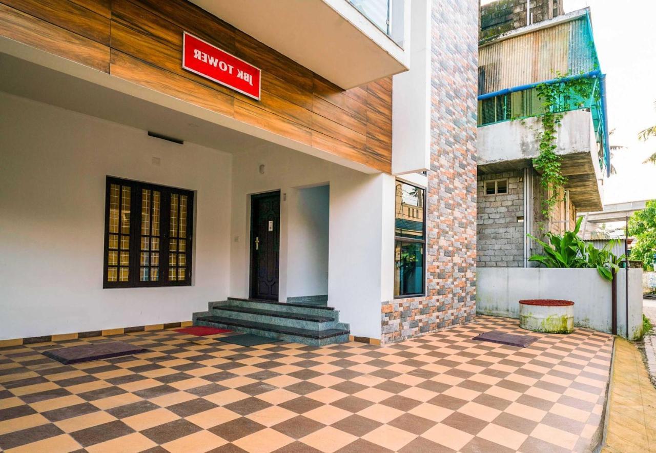 Hotel O Thykoodam Apartments Kochi Exterior photo