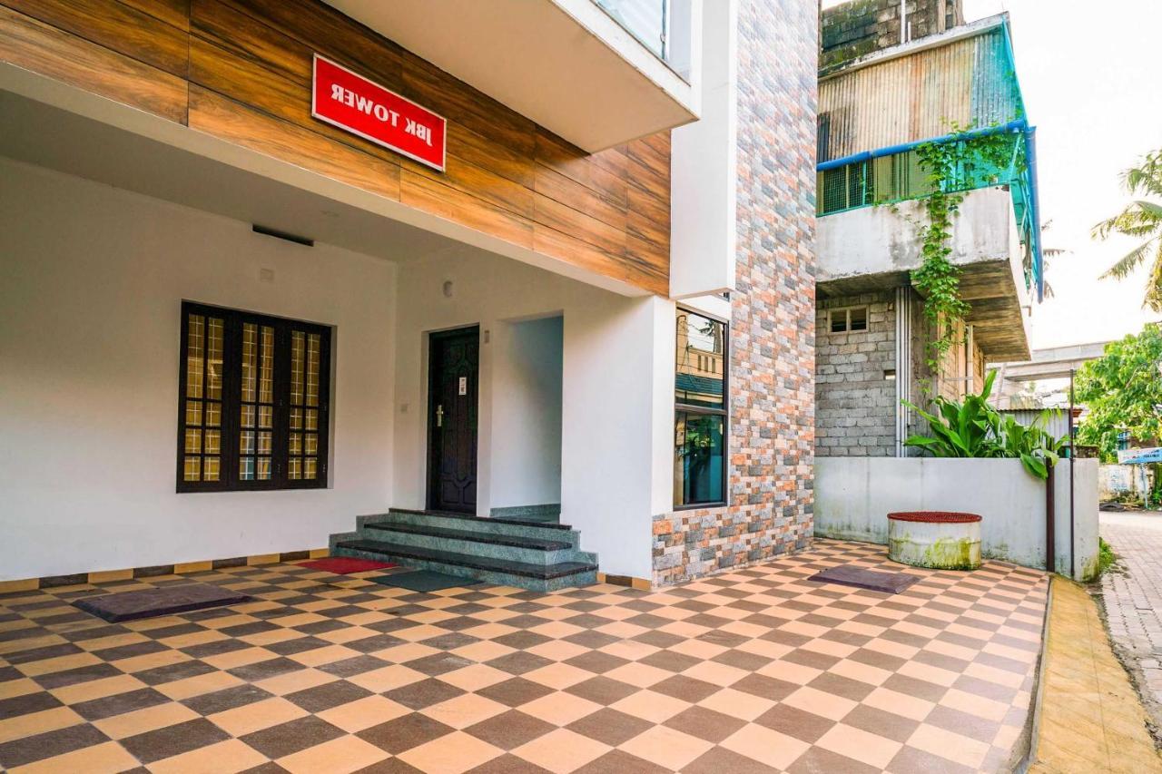Hotel O Thykoodam Apartments Kochi Exterior photo